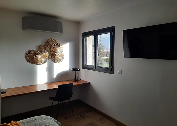 Bed & Breakfast Petit Coin De Paradis, Calme Et Confort Garantie ! Independante Dans Dependance ! 3*